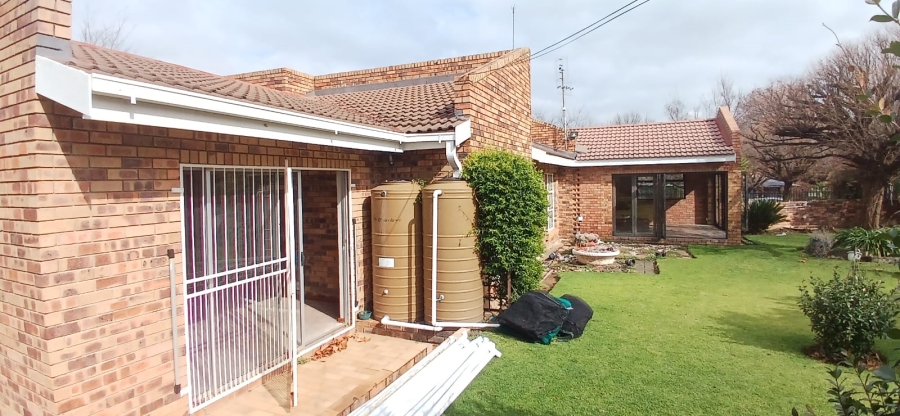 5 Bedroom Property for Sale in La Provance Free State